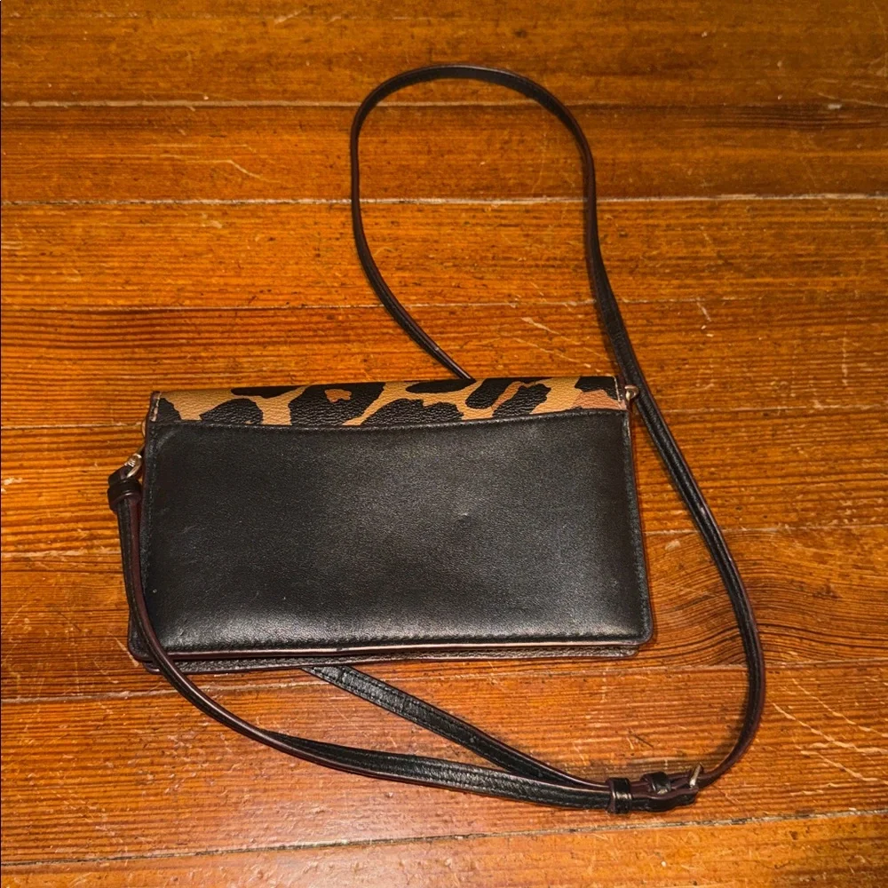 Preowned Coach Anna Fold over Crossbody Clutch Bag Leopard Print - Picture 5 of 6